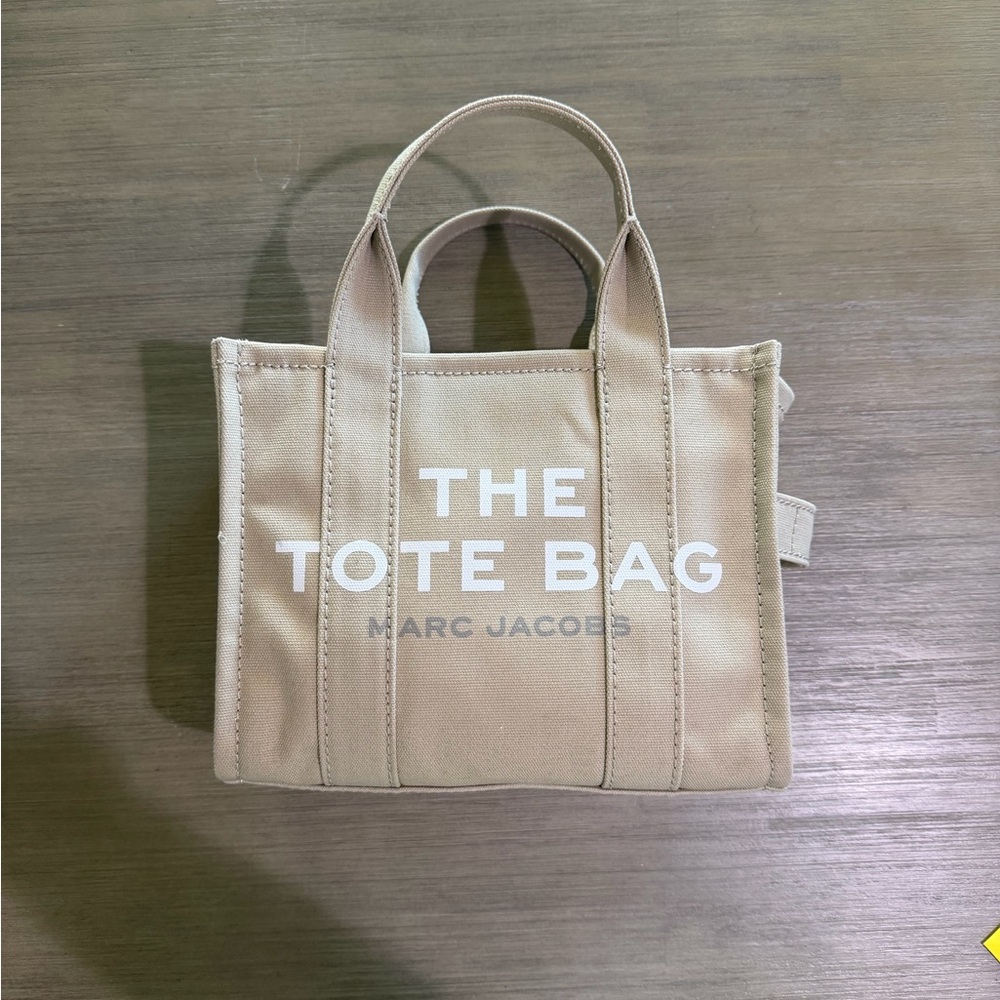 Marc Jacobs The Tote Bag Beige Canvas Tote with White Logo